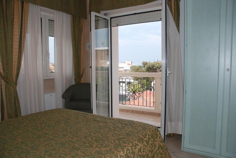 Hotel Residence Veliero Riccione Kültér fotó